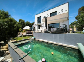 Villa avec piscine au calme vue mer